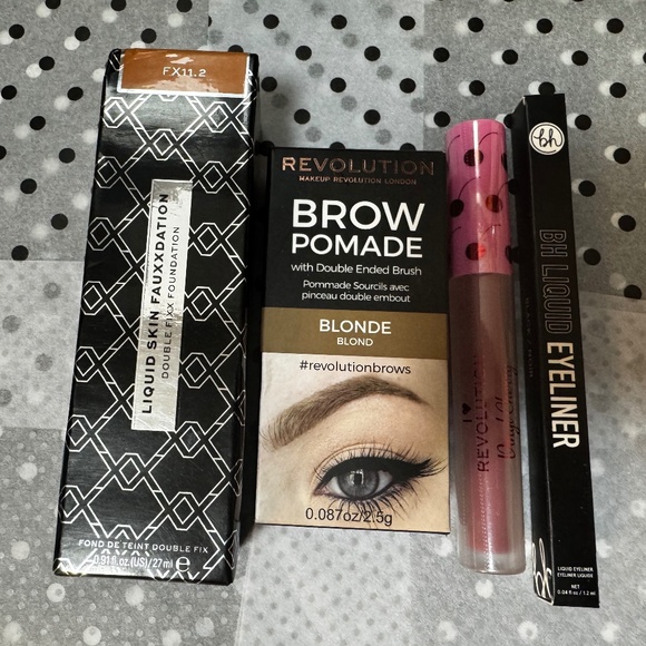 7. Makeup bt Revolution - Picture 1 of 2